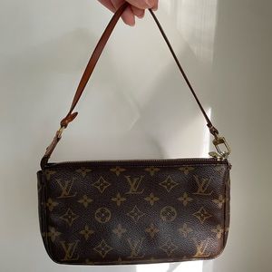 Authentic Louis Vuitton Monogram Canvas Pochette